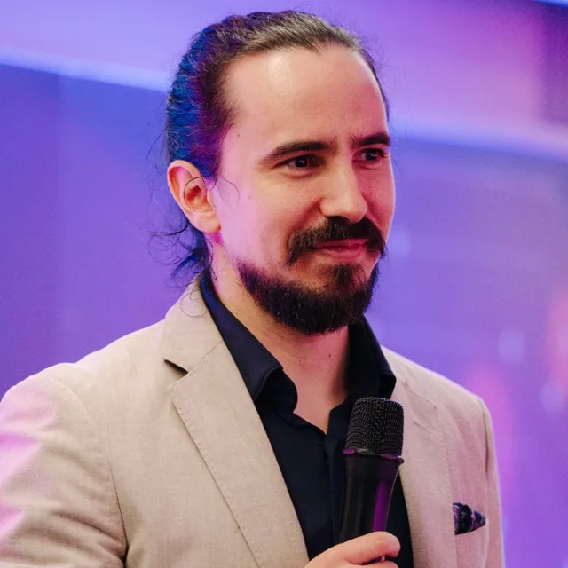 Hugo Bettencourt em apresentação profissional